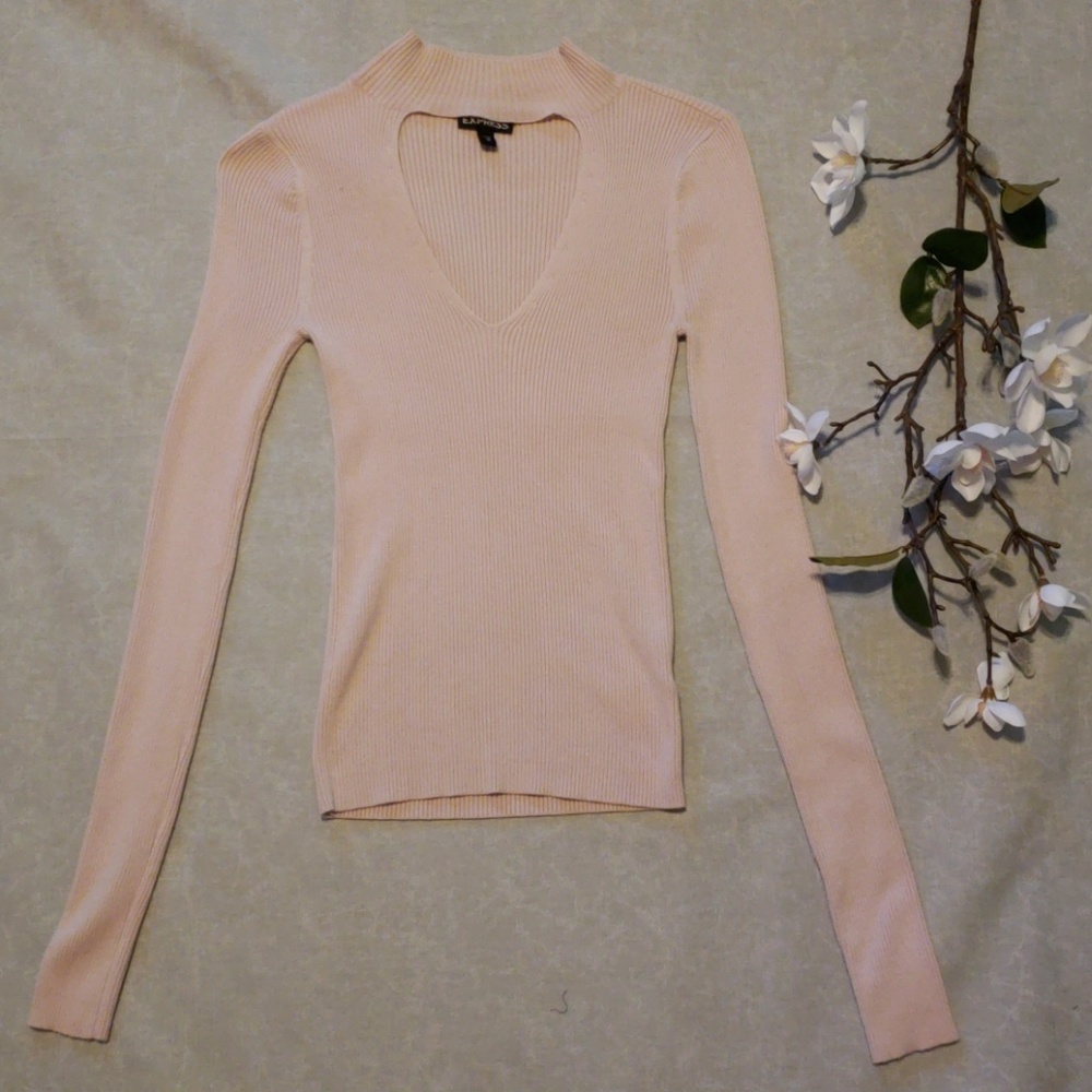Mock neck sweater with cut out